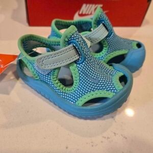 Nike Sunray Sundals *Baby* size 2C